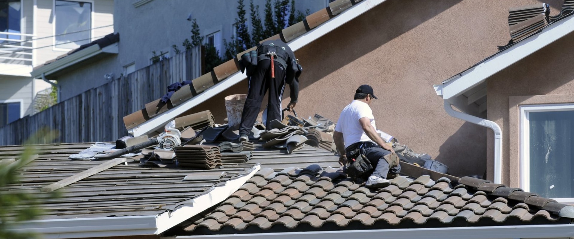 Perks Of Hiring A Roofing Contractor For Roof Installation In Brunswick